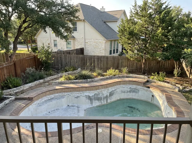 New Braunfels pool before resurfacing